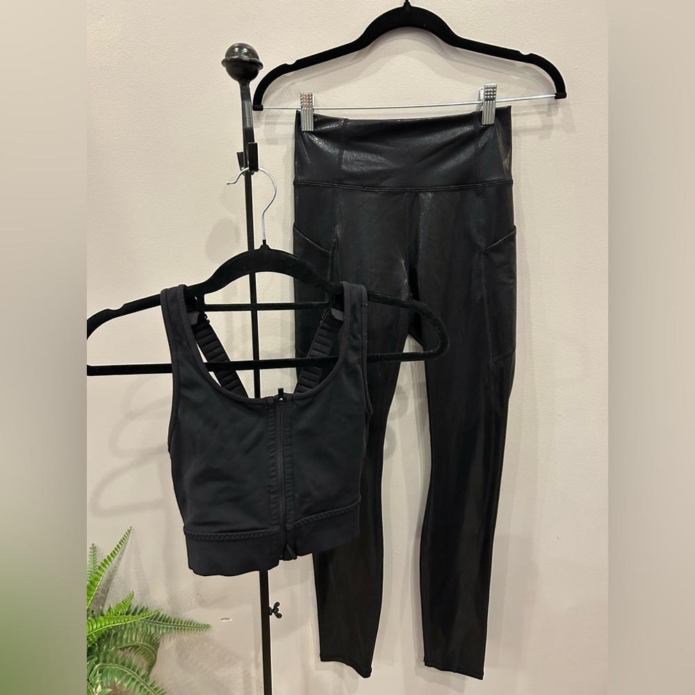 NWT 🍃 Fabletics Black Faux Leather Leggings Shiny Black Fog foil - size XS / 4 - Picture 11 of 12